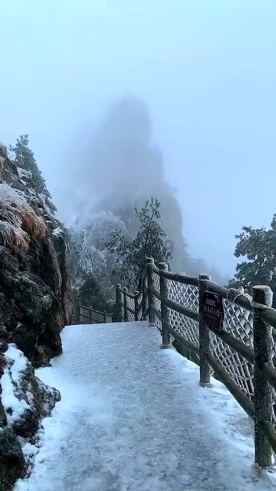 贵阳东大肛肠医院:肛门坠胀、疼痛、总想上厕所?肛窦炎危害极大,却容易被忽视!